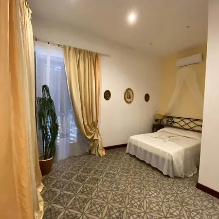 Palazzo Della Torre 4* بيسْكيتْشّي